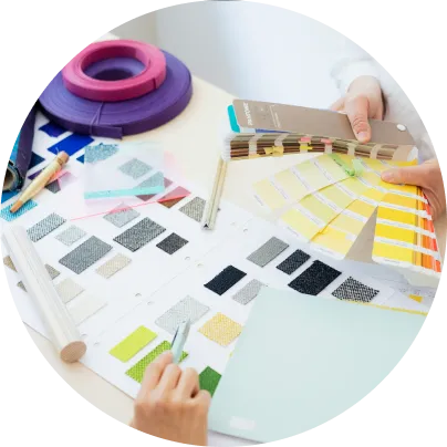 制作物に対しての様々なアイデアを出し合っている様子の画像